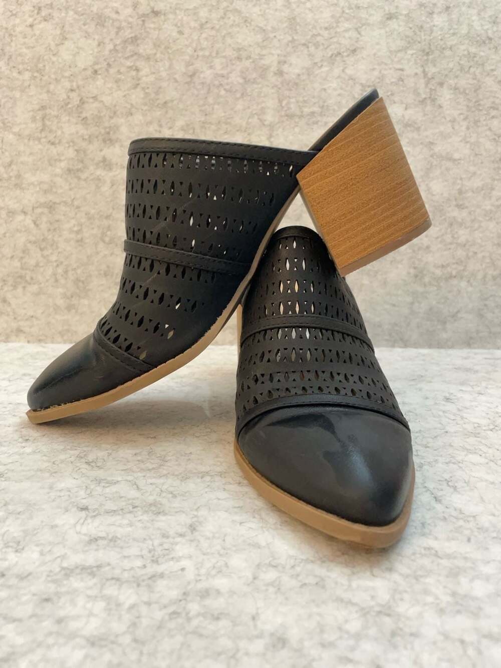 Size 9 LC Lauren Conrad Ponderosa Perforated Block Heel Mules in Black